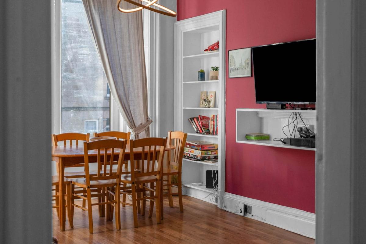 Free Parking | City Centre | Sleeps 9 | 3 Bedrooms