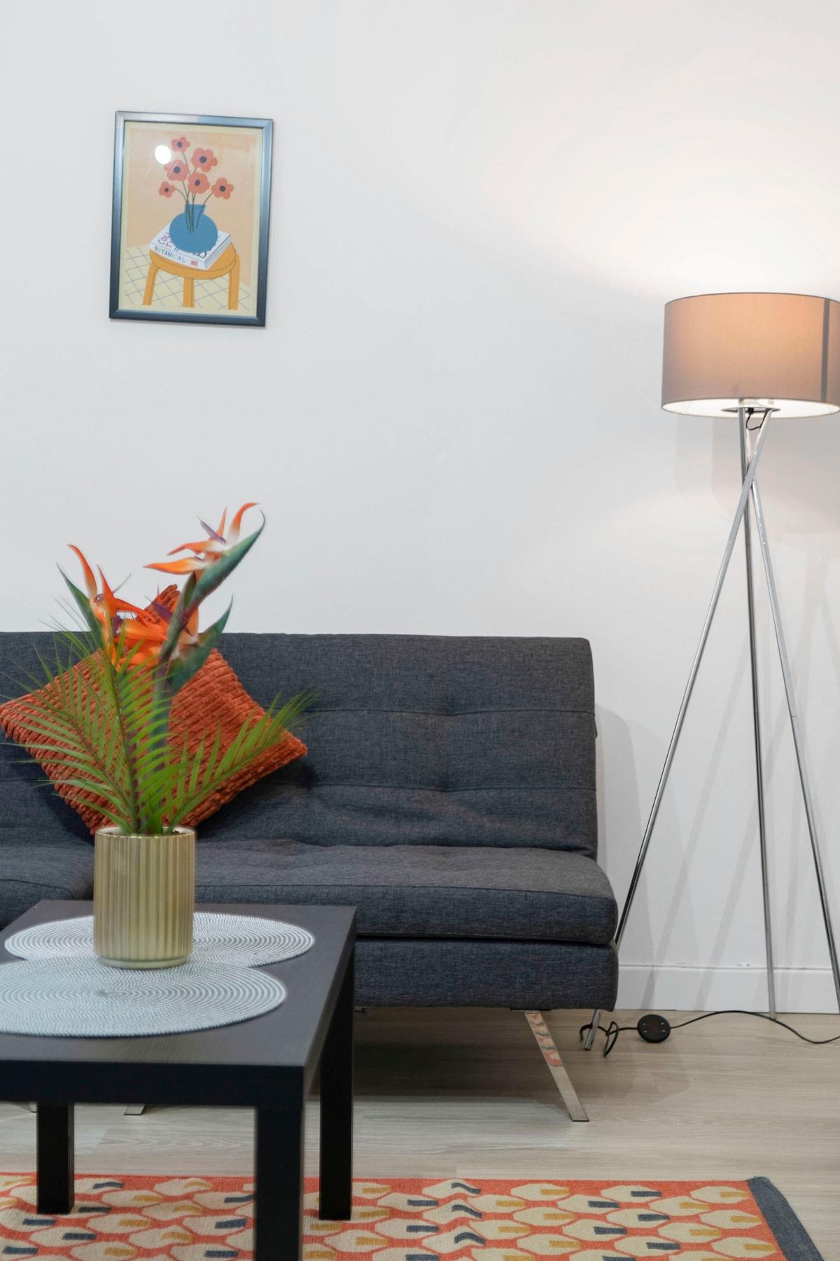 Free Parking | Sleeps 6 | Central | New Interior