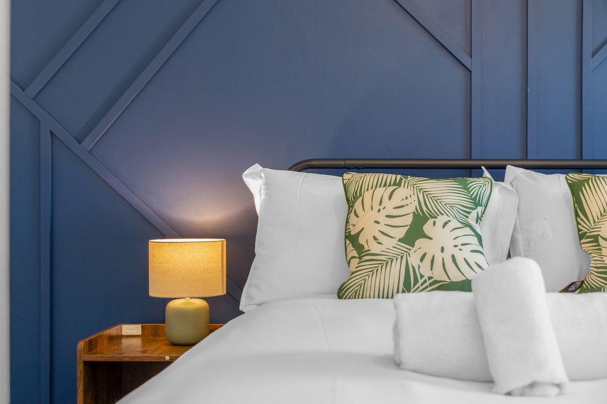 Free Parking | Central | Sleeps 6 | 2 Bedrooms
