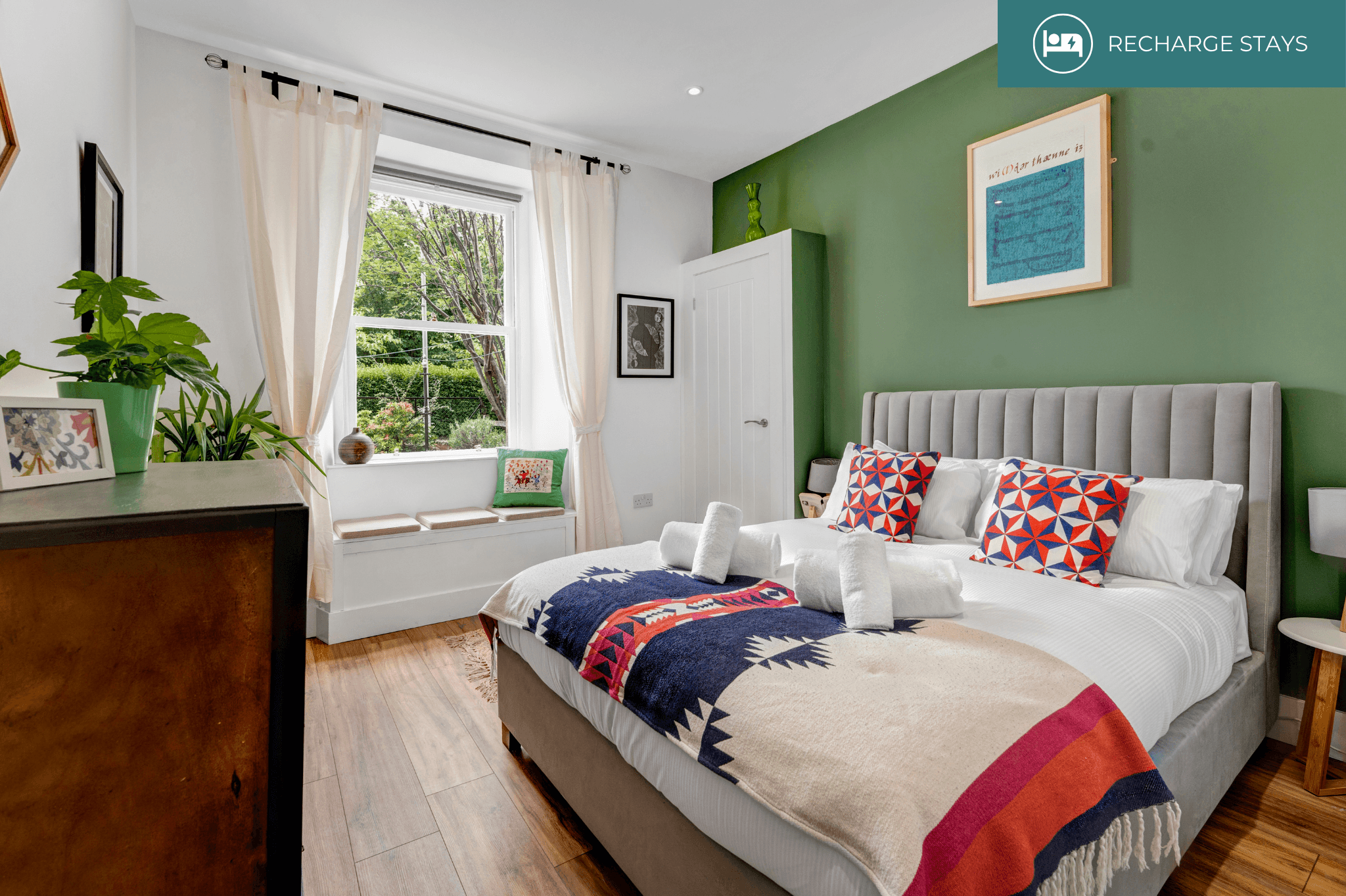 City Centre | Sleeps 5 | 2 Bedrooms | Stylish
