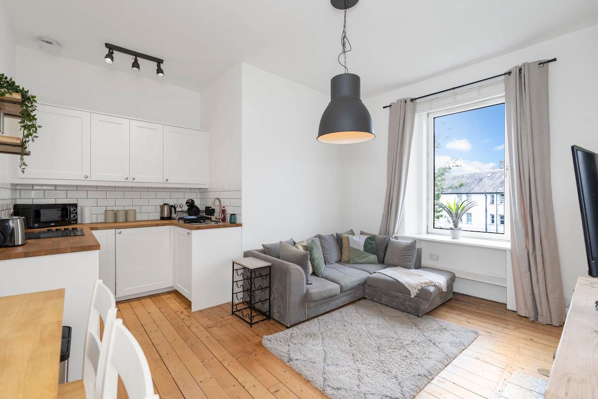 Central Edinburgh | Sleeps 2 | Modern