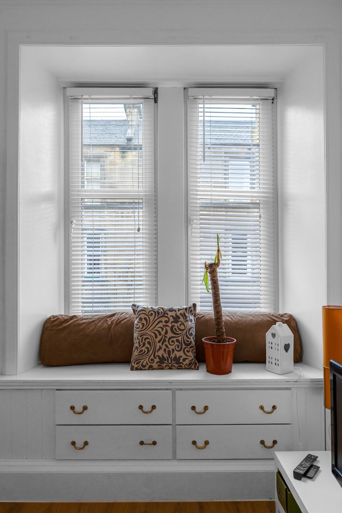 Tram | City Centre | Sleeps 3 | 2 Beds6