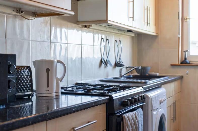 Free Parking | Sleeps 6 | Central | Good Location5