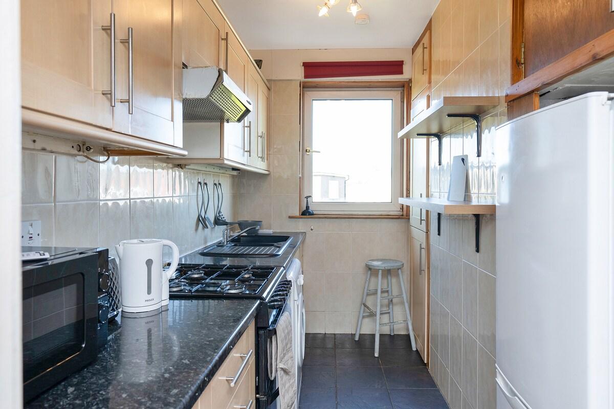 Free Parking | Sleeps 6 | Central | Good Location6