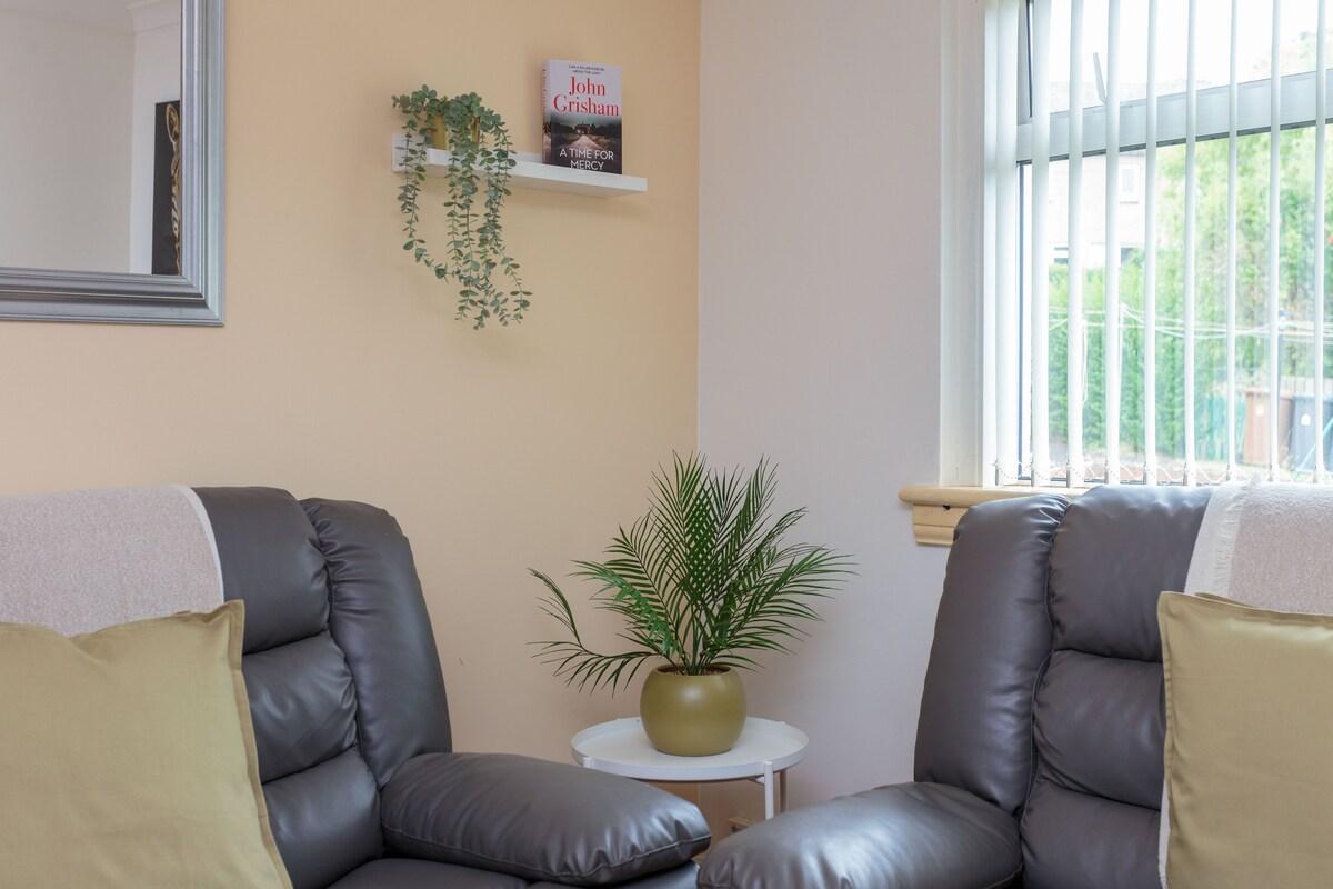 Free Parking | City Centre | 3 Bedrooms | 5 Guests4