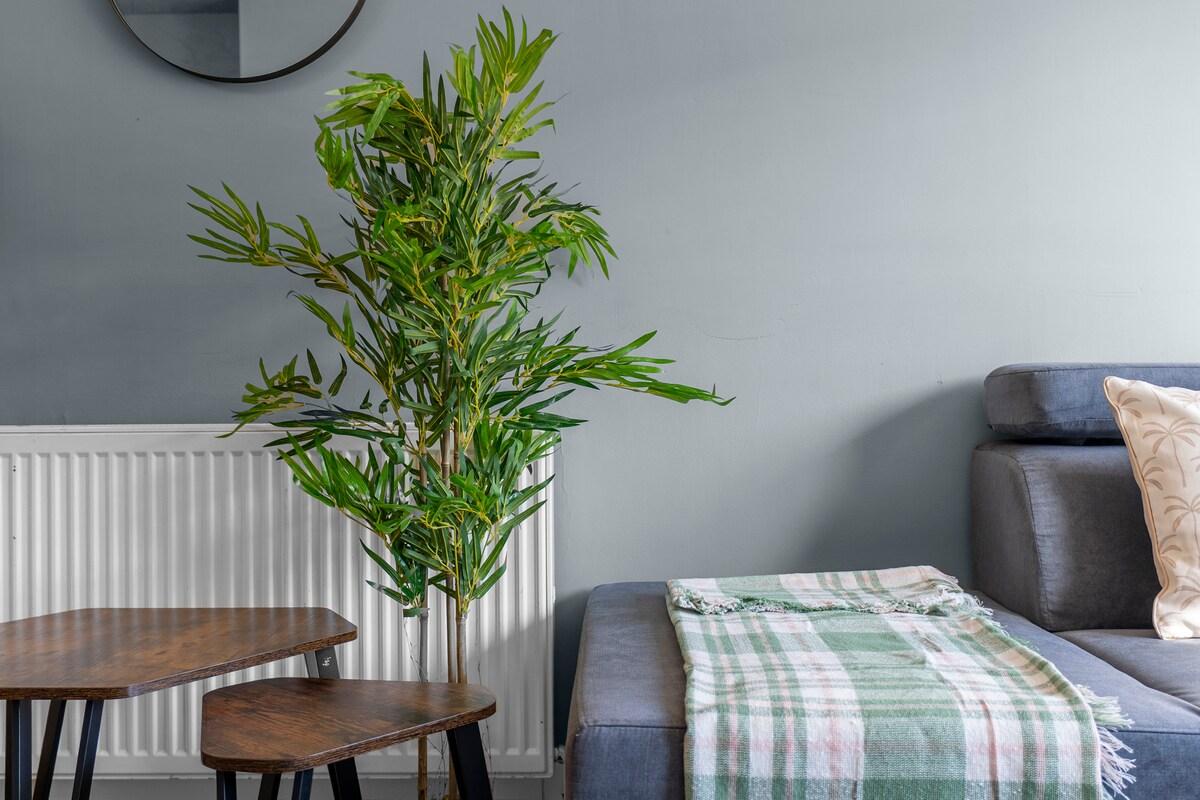 Free Parking | Central | Sleeps 7 | 3 Bedrooms5