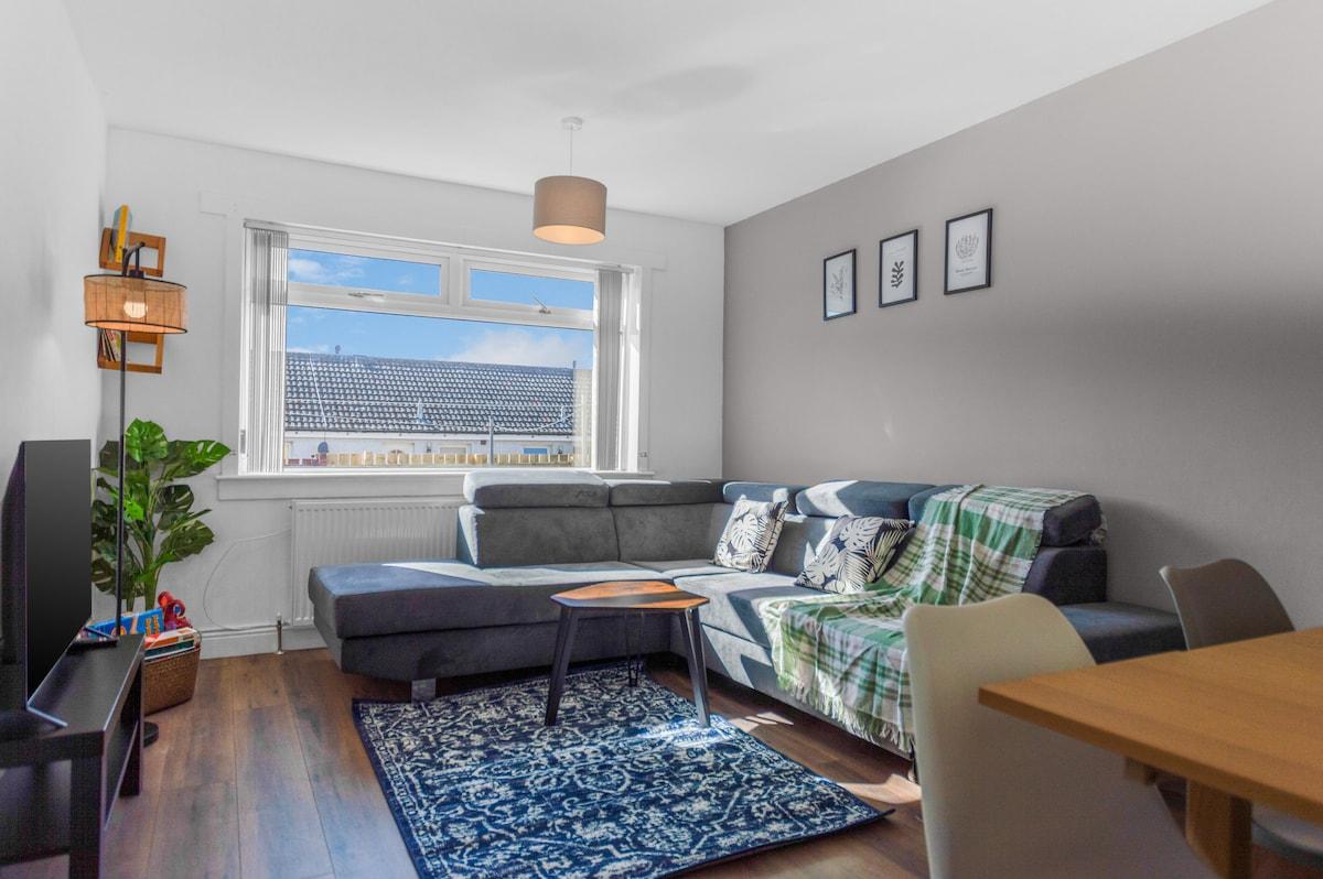 Free Parking | Central | Sleeps 6 | 2 Bedrooms4