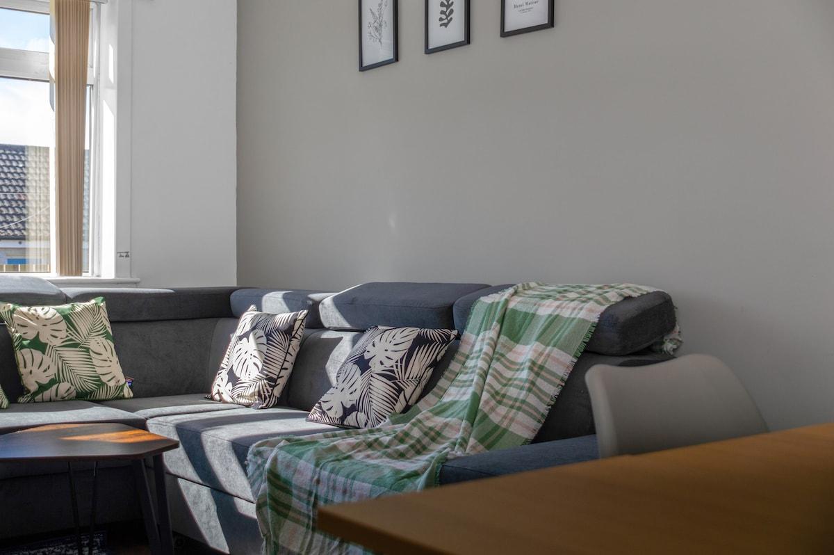Free Parking | Central | Sleeps 6 | 2 Bedrooms5