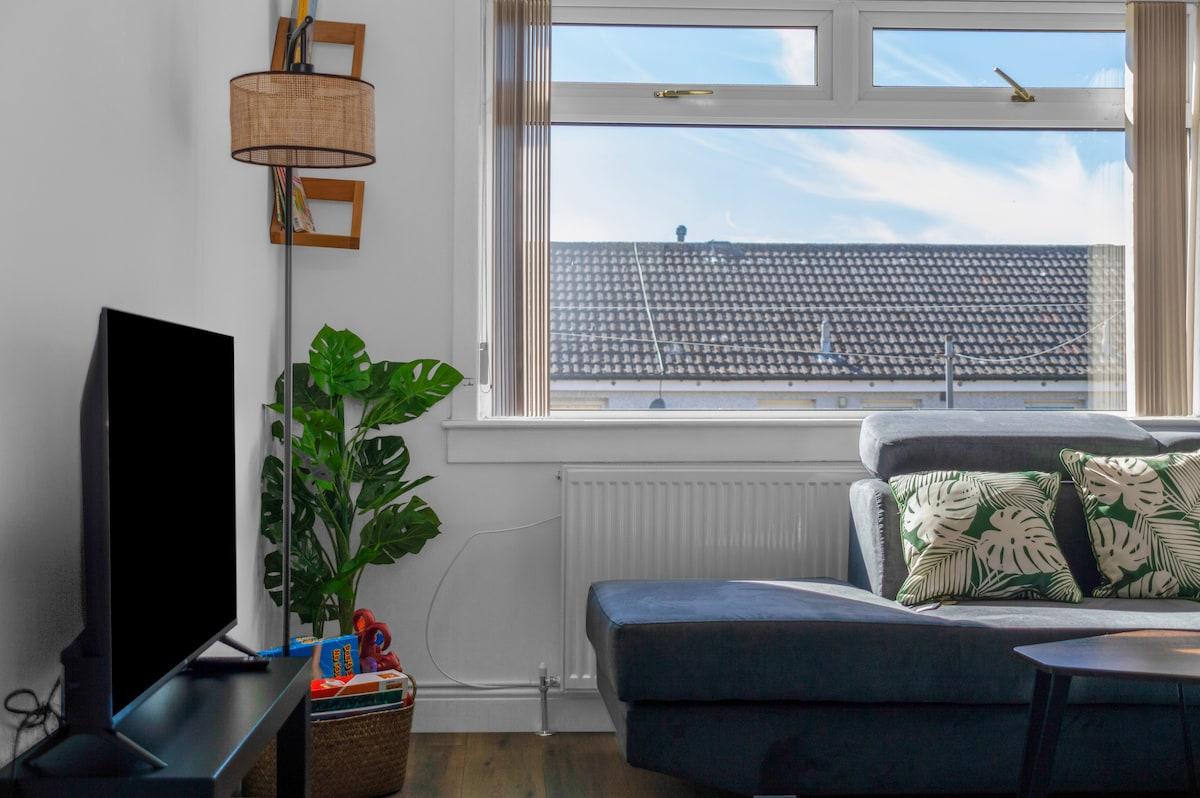 Free Parking | Central | Sleeps 6 | 2 Bedrooms6