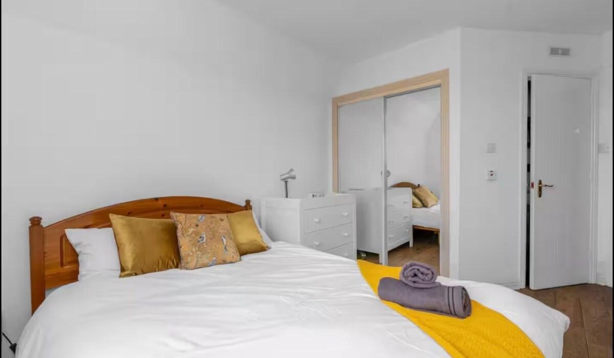 Sleeps 6 | Central | 3 Bedrooms | Free Parking6