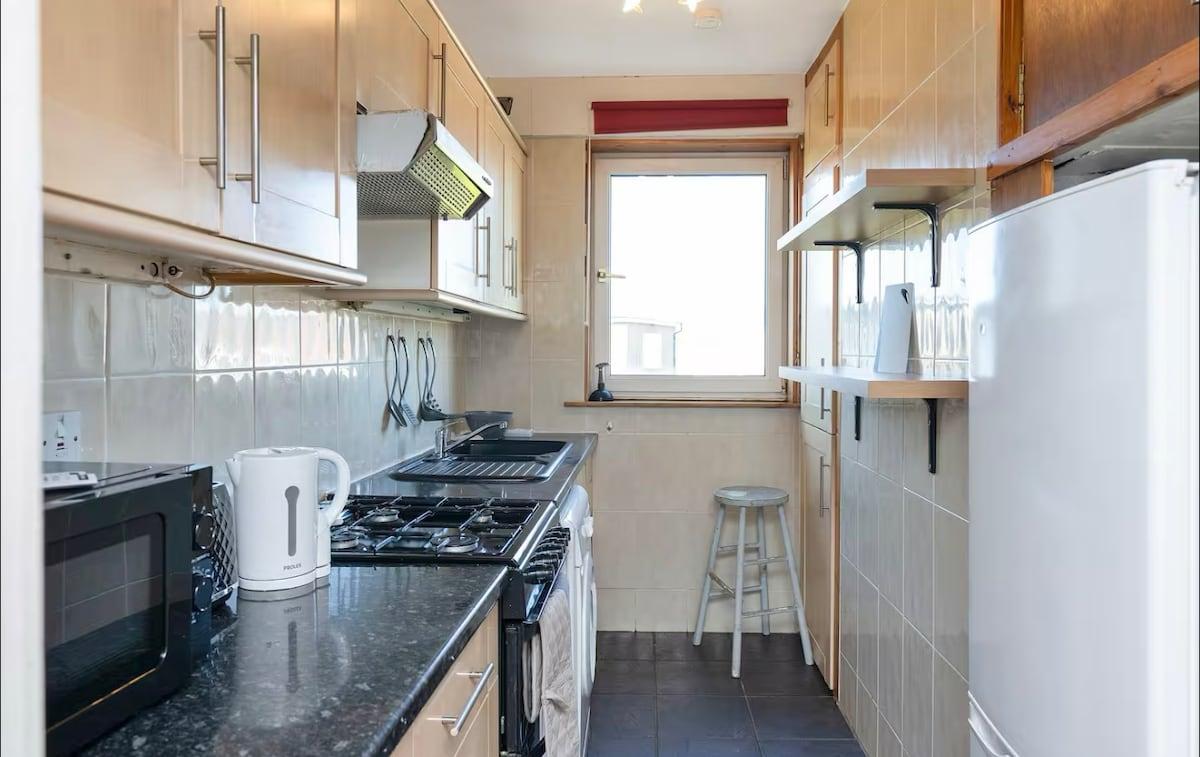 Free Parking | City Centre | Sleeps 6 | 3 Bedrooms2