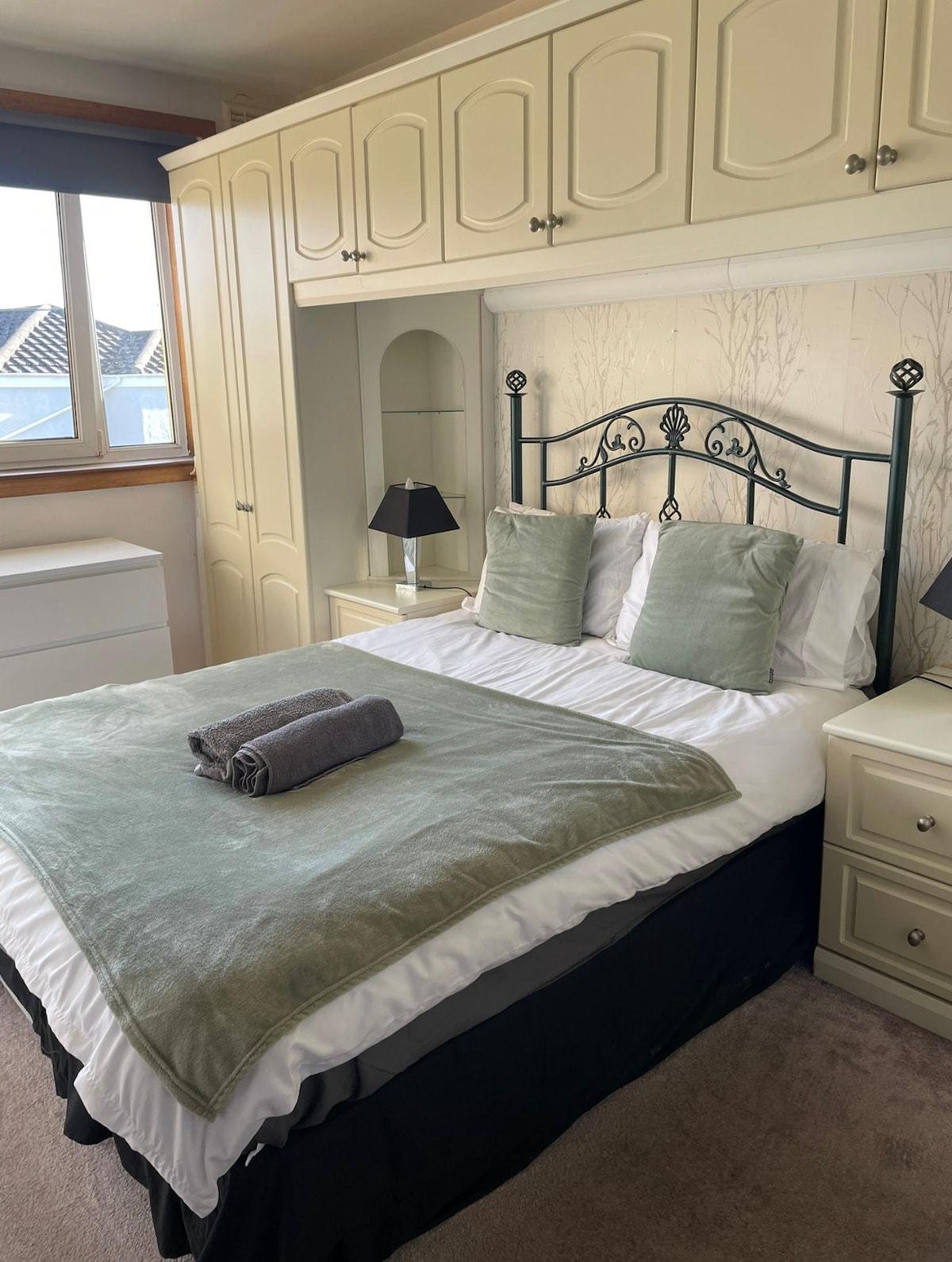 Free Parking | City Centre | Sleeps 6 | 3 Bedrooms5