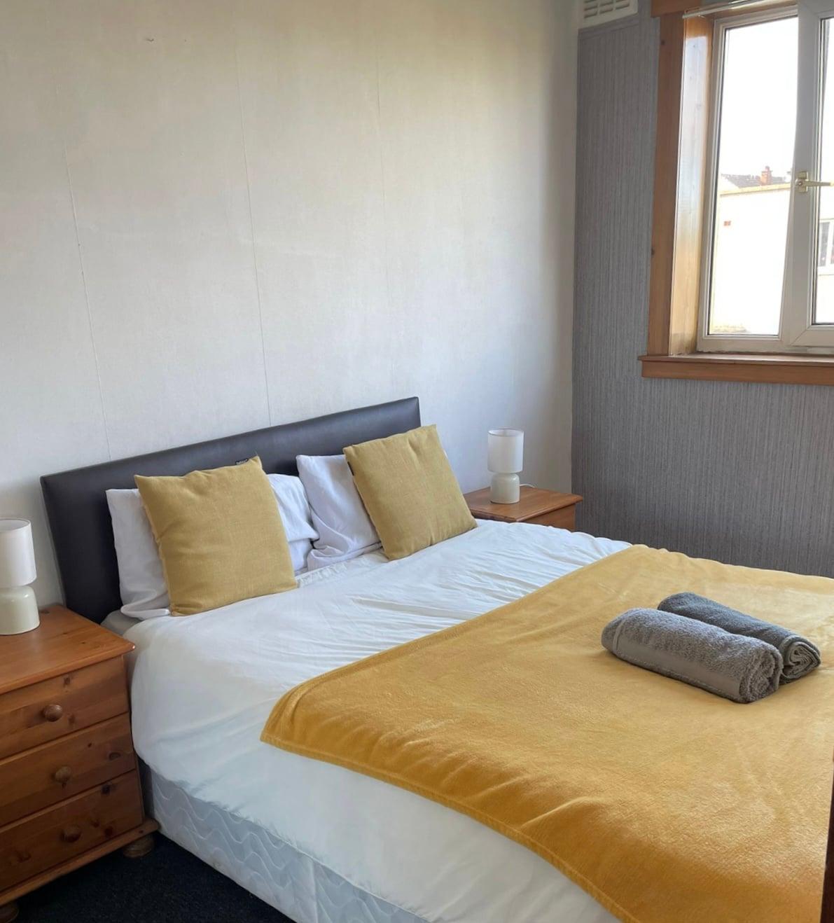 Free Parking | City Centre | Sleeps 6 | 3 Bedrooms6
